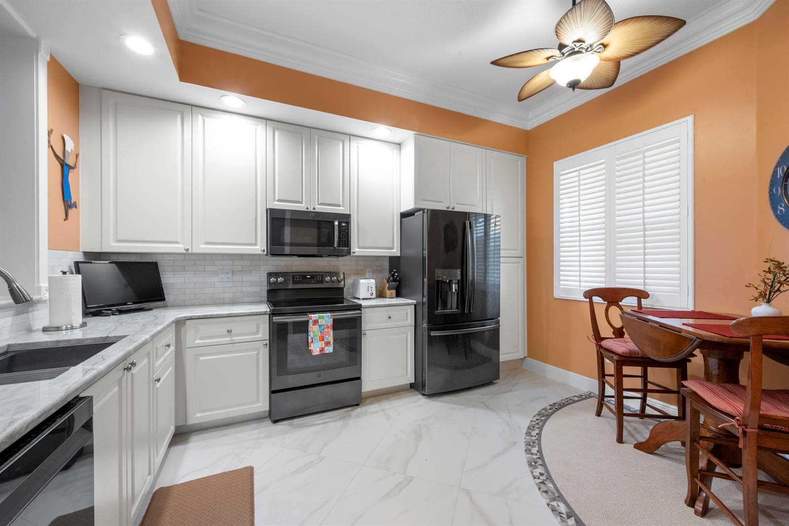 8 Harbour Isle Drive E Ph5 photo 3