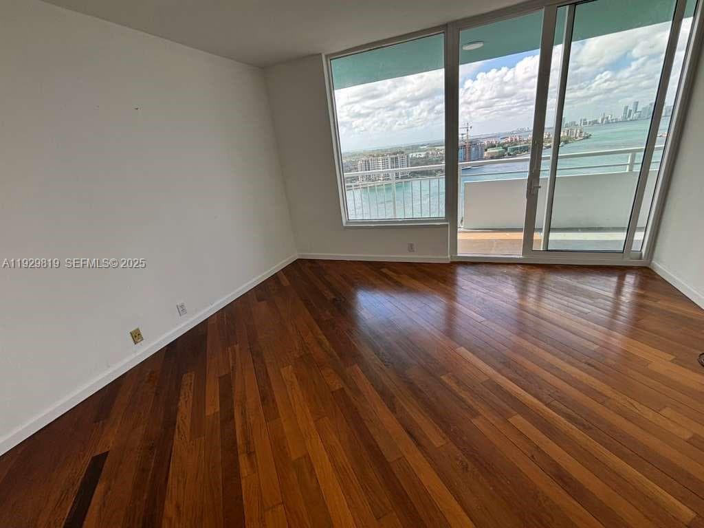 400 Pointe Dr 2105 photo 17