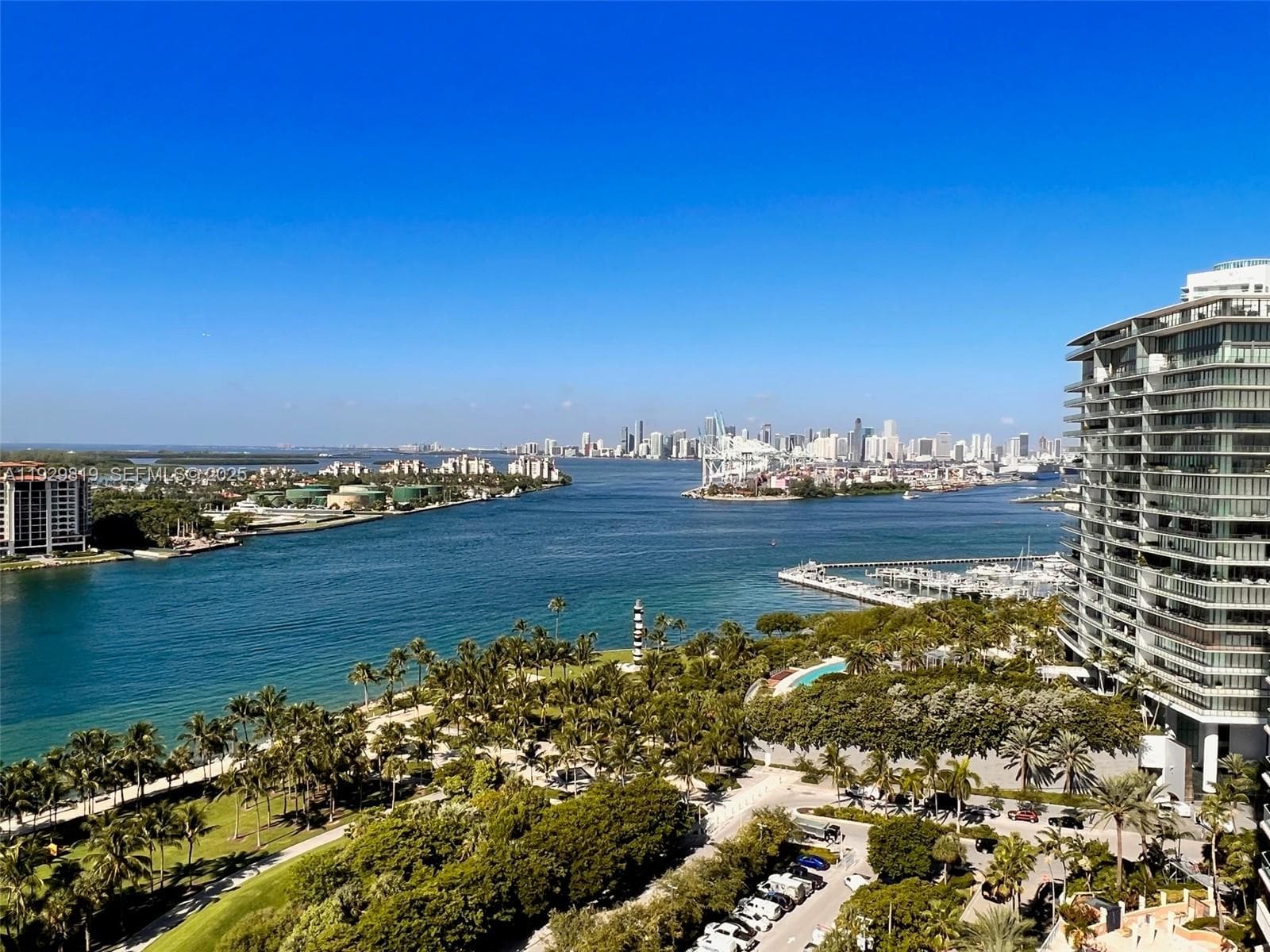 400 Pointe Dr 2105 photo 3