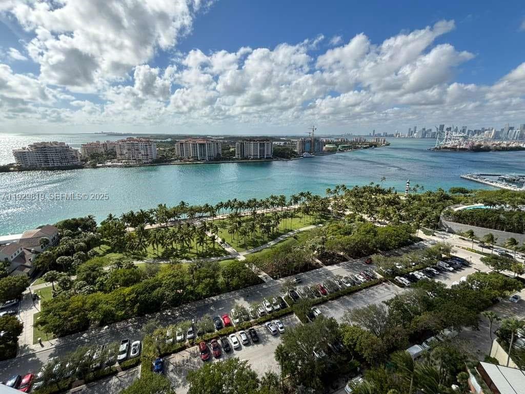 400 Pointe Dr 2105 photo 5