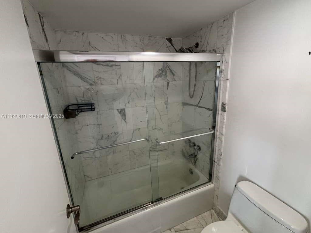 400 Pointe Dr 2105 photo 20