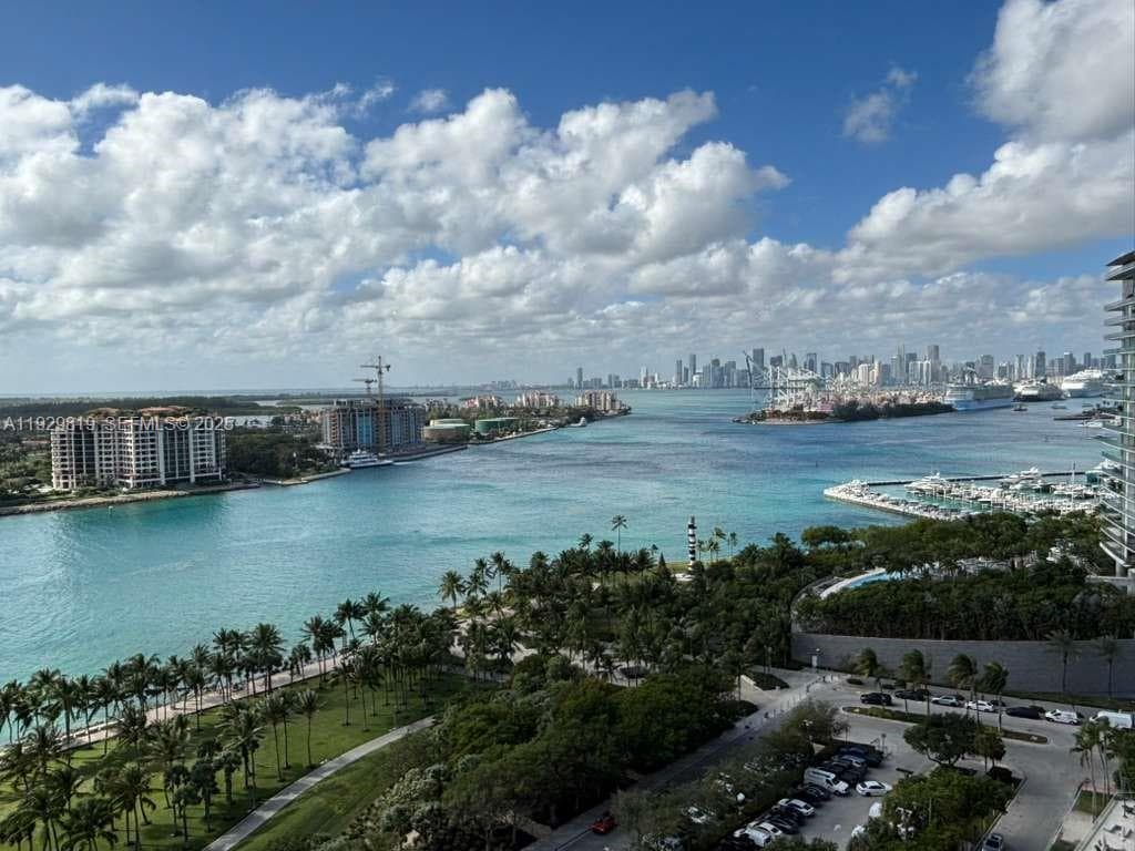 400 Pointe Dr 2105 photo 10