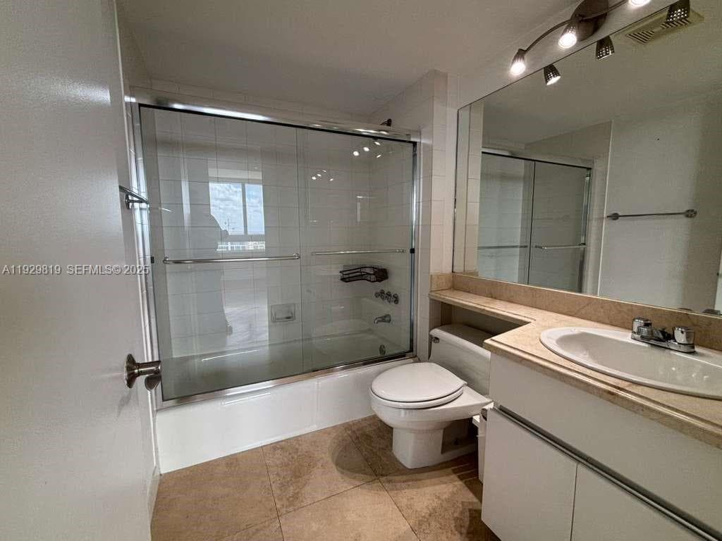 400 Pointe Dr 2105 photo 14