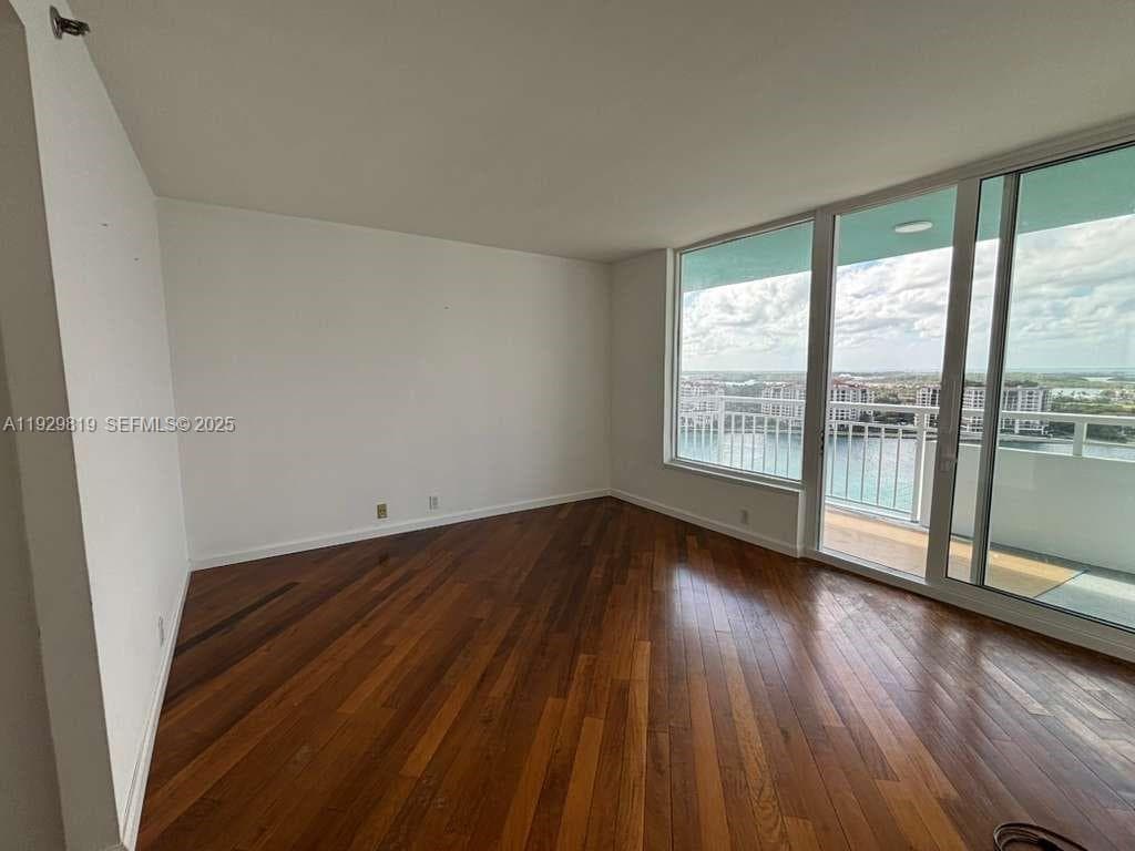 400 Pointe Dr 2105 photo 18