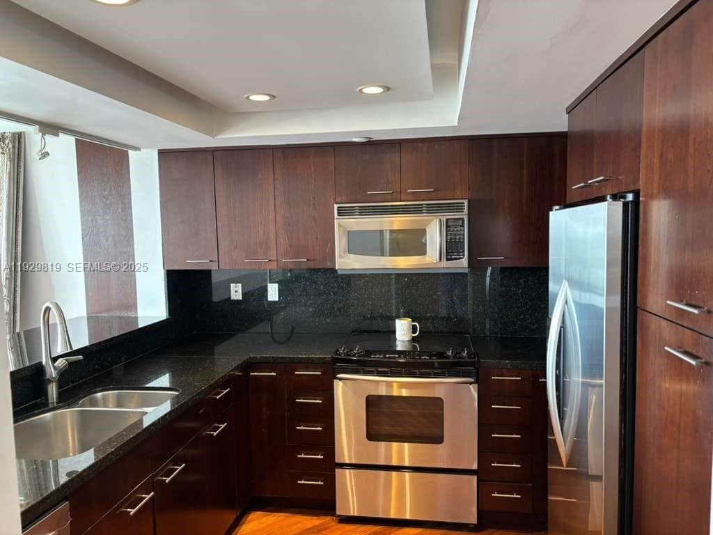 400 Pointe Dr 2105 photo 15