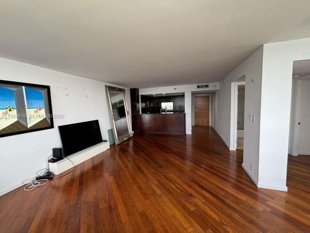 400 Pointe Dr 2105 photo 11