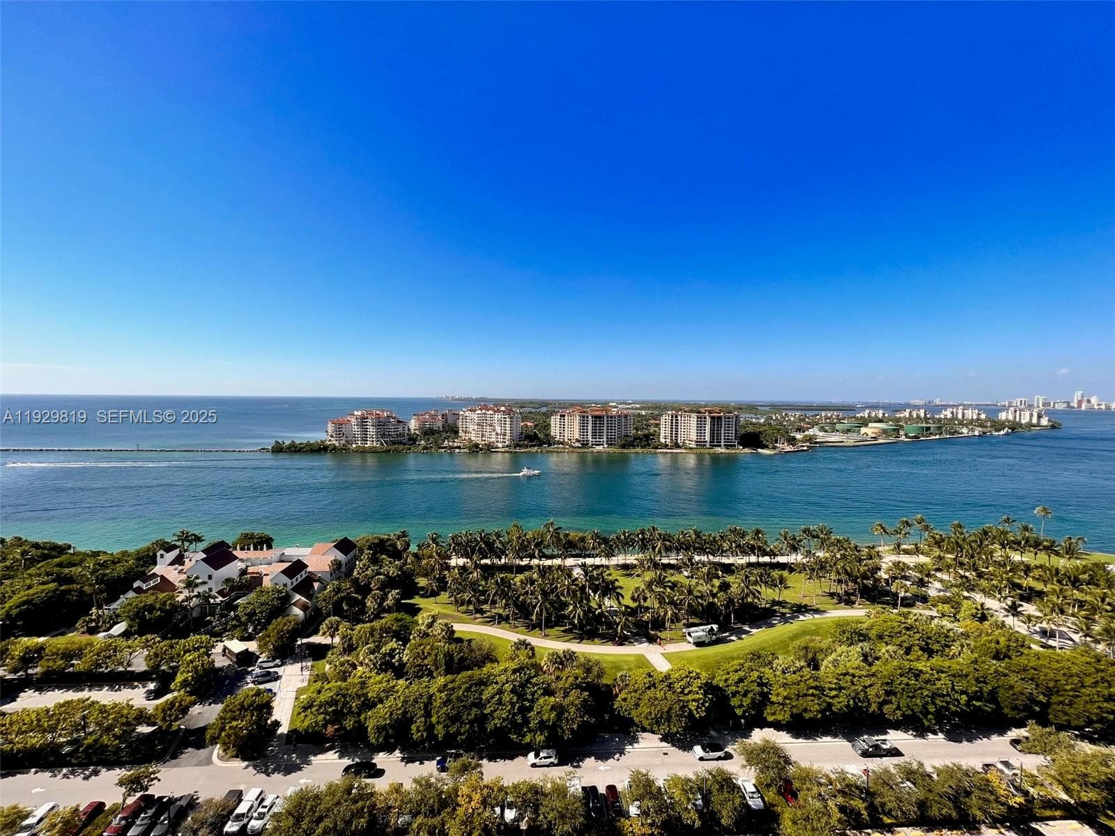 400 Pointe Dr 2105 photo 4