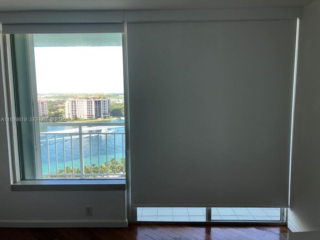 400 Pointe Dr 2105 photo 21