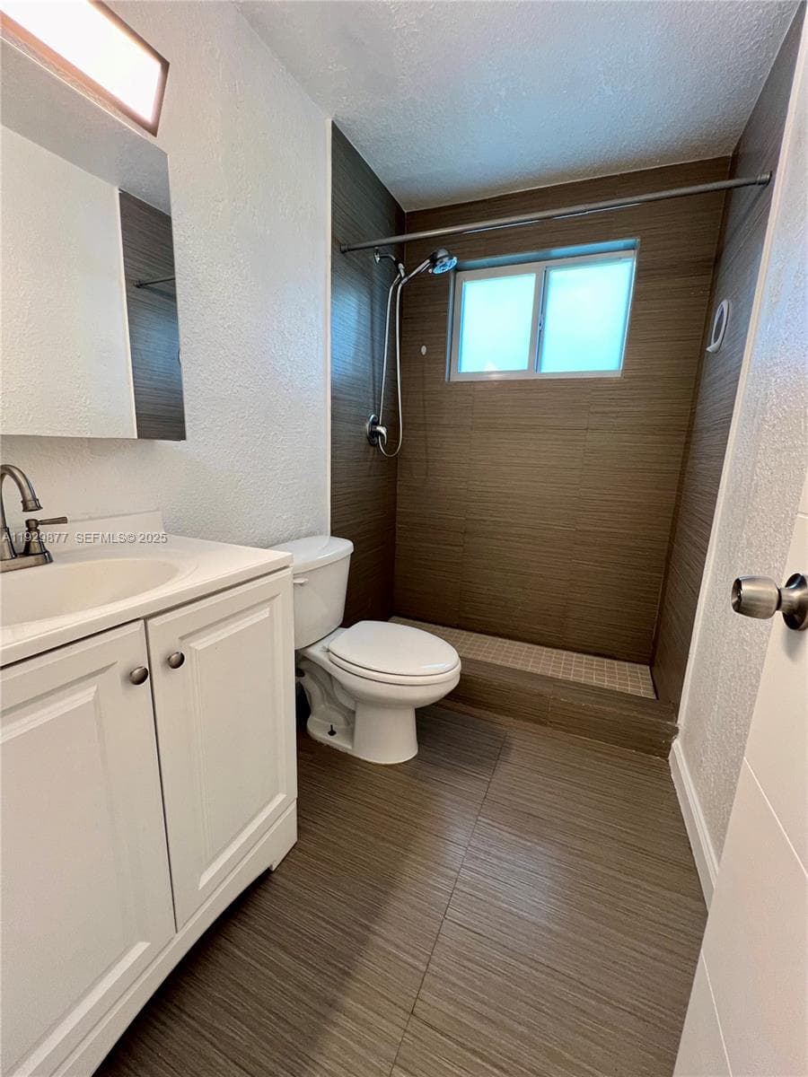 8035 Crespi Blvd 13 photo 10