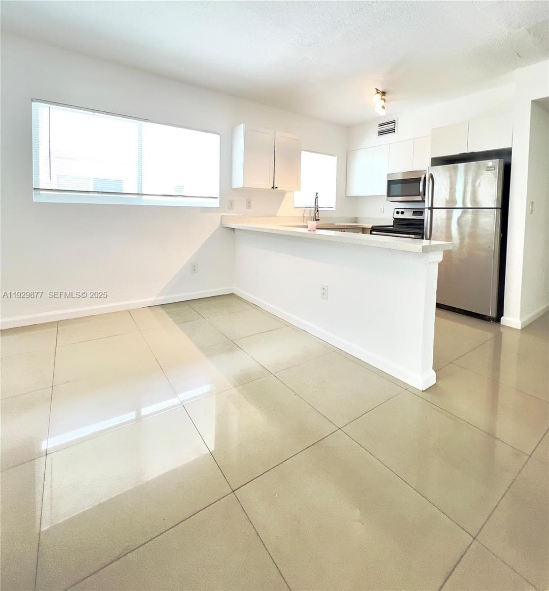 8035 Crespi Blvd 13 photo 8