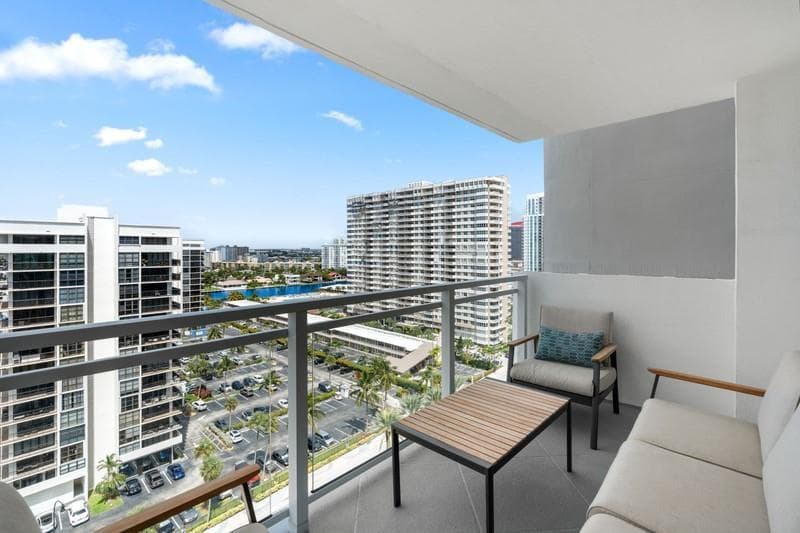 2030 S Ocean Drive 1407 photo 6