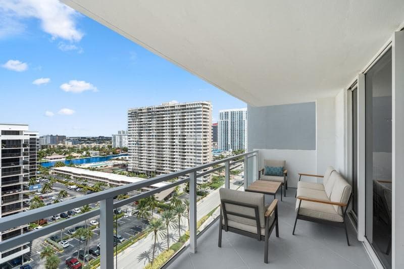 2030 S Ocean Drive 1407 photo 5