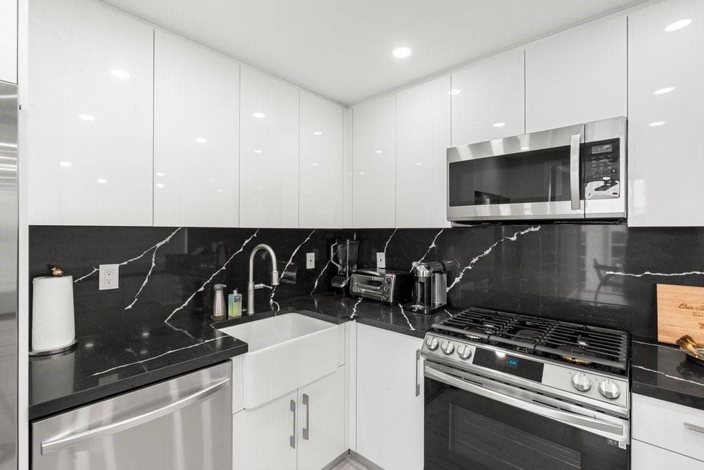 2030 S Ocean Drive 1407 photo 10