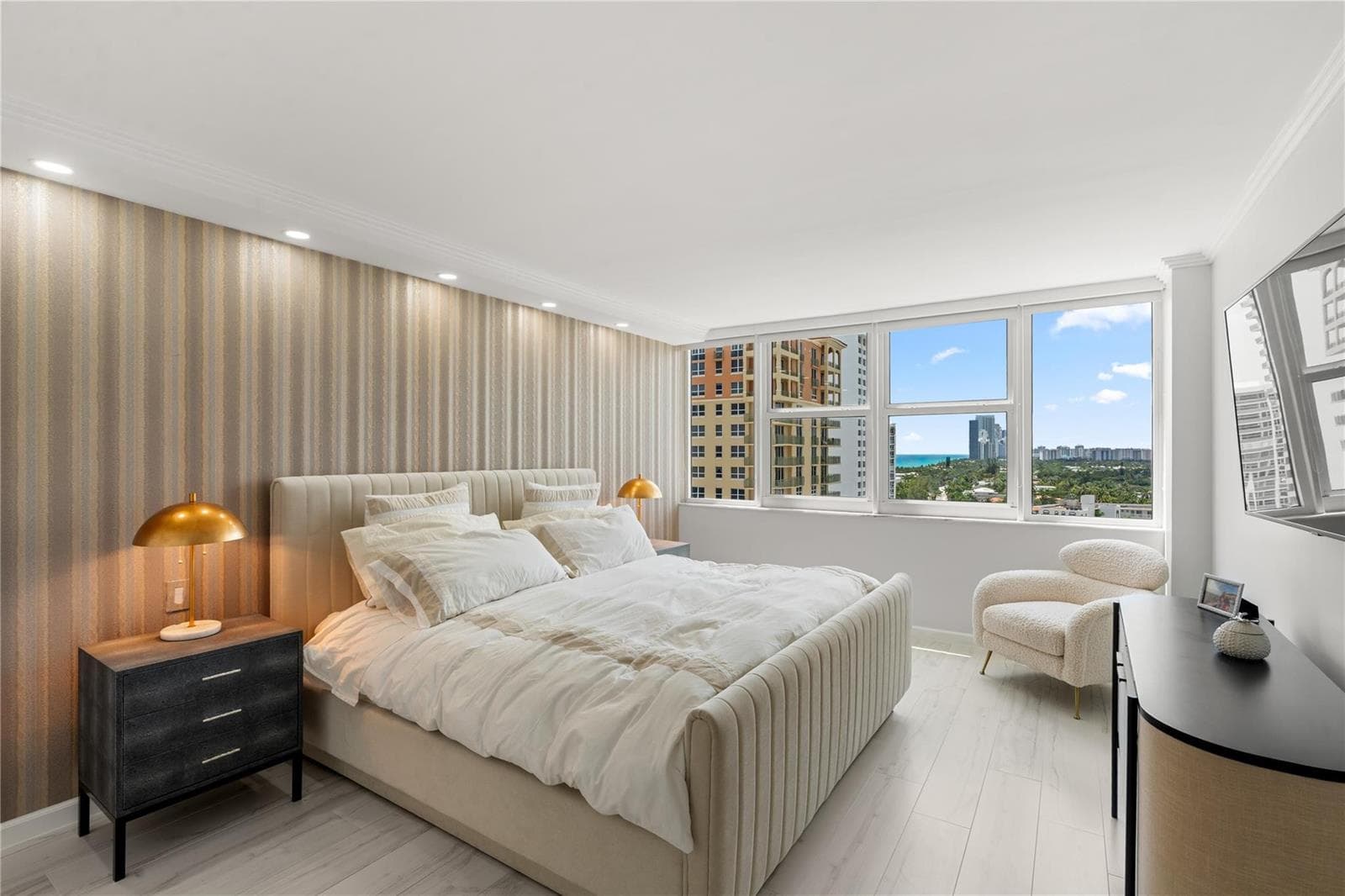 2030 S Ocean Drive 1407 photo 14