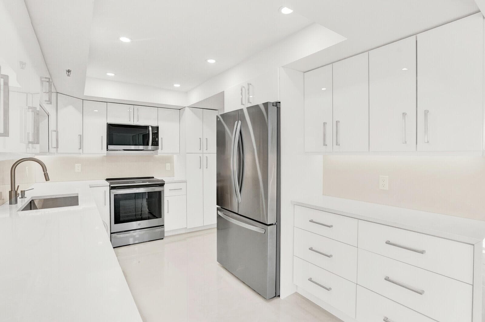 2697 N Ocean Boulevard F-604 photo 17