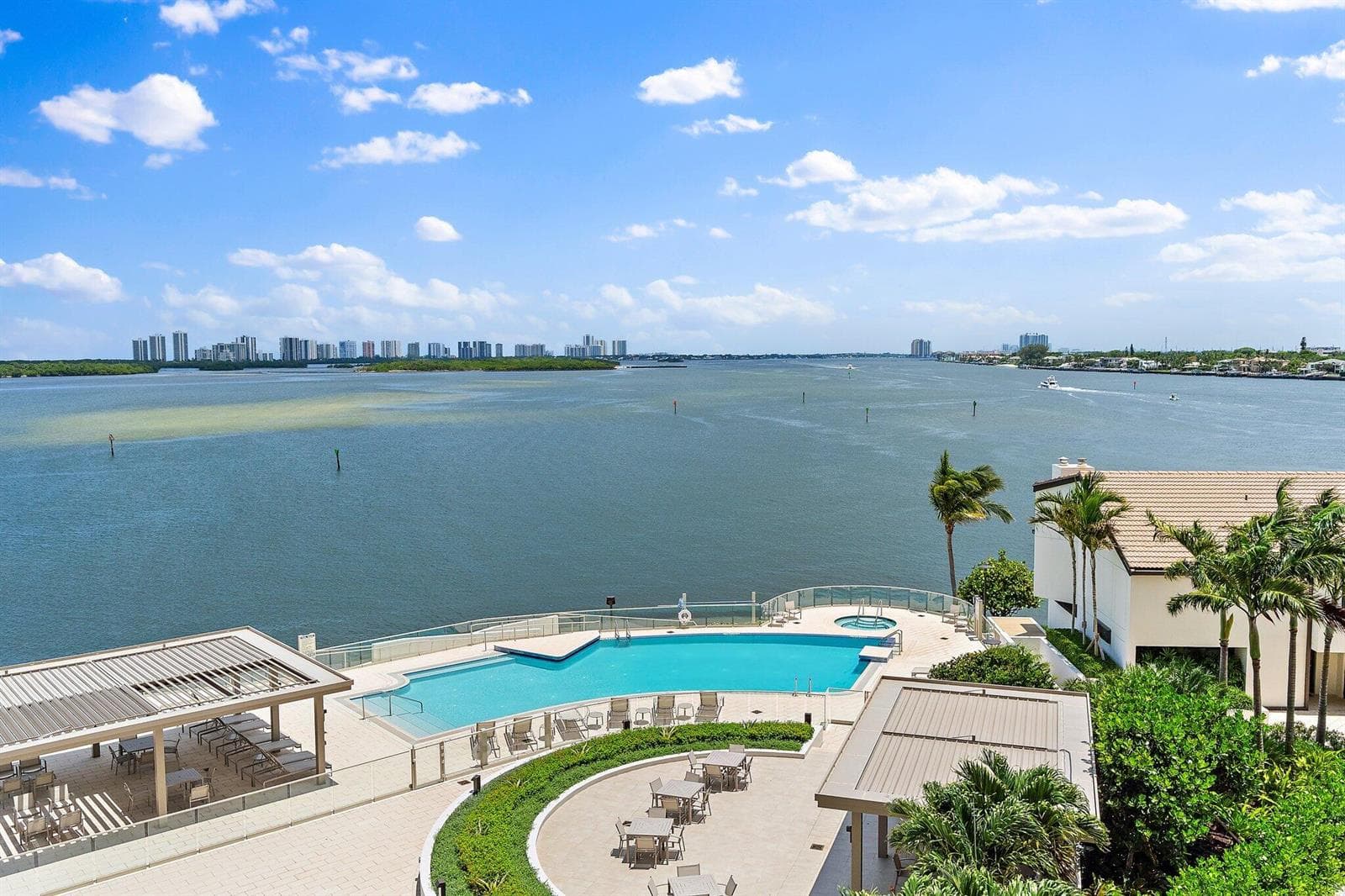100 Lakeshore Drive 457 photo 2