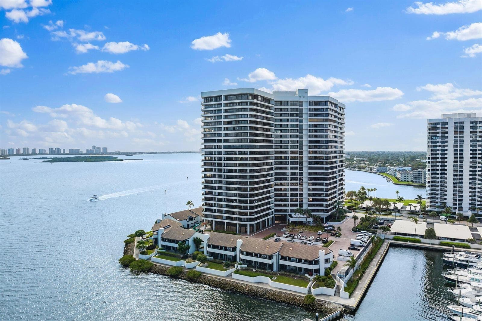 100 Lakeshore Drive 457 photo 3