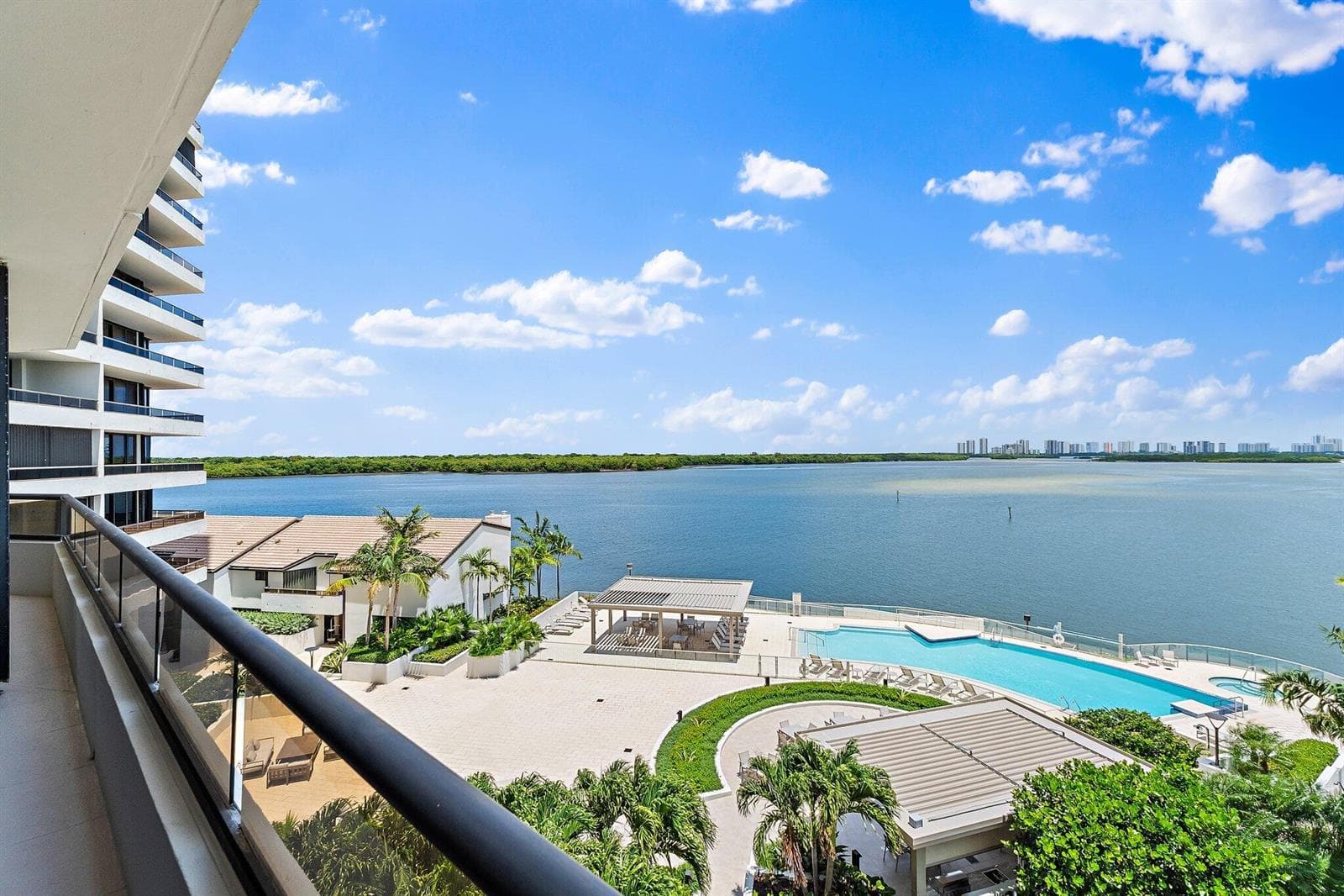 100 Lakeshore Drive 457 photo 1