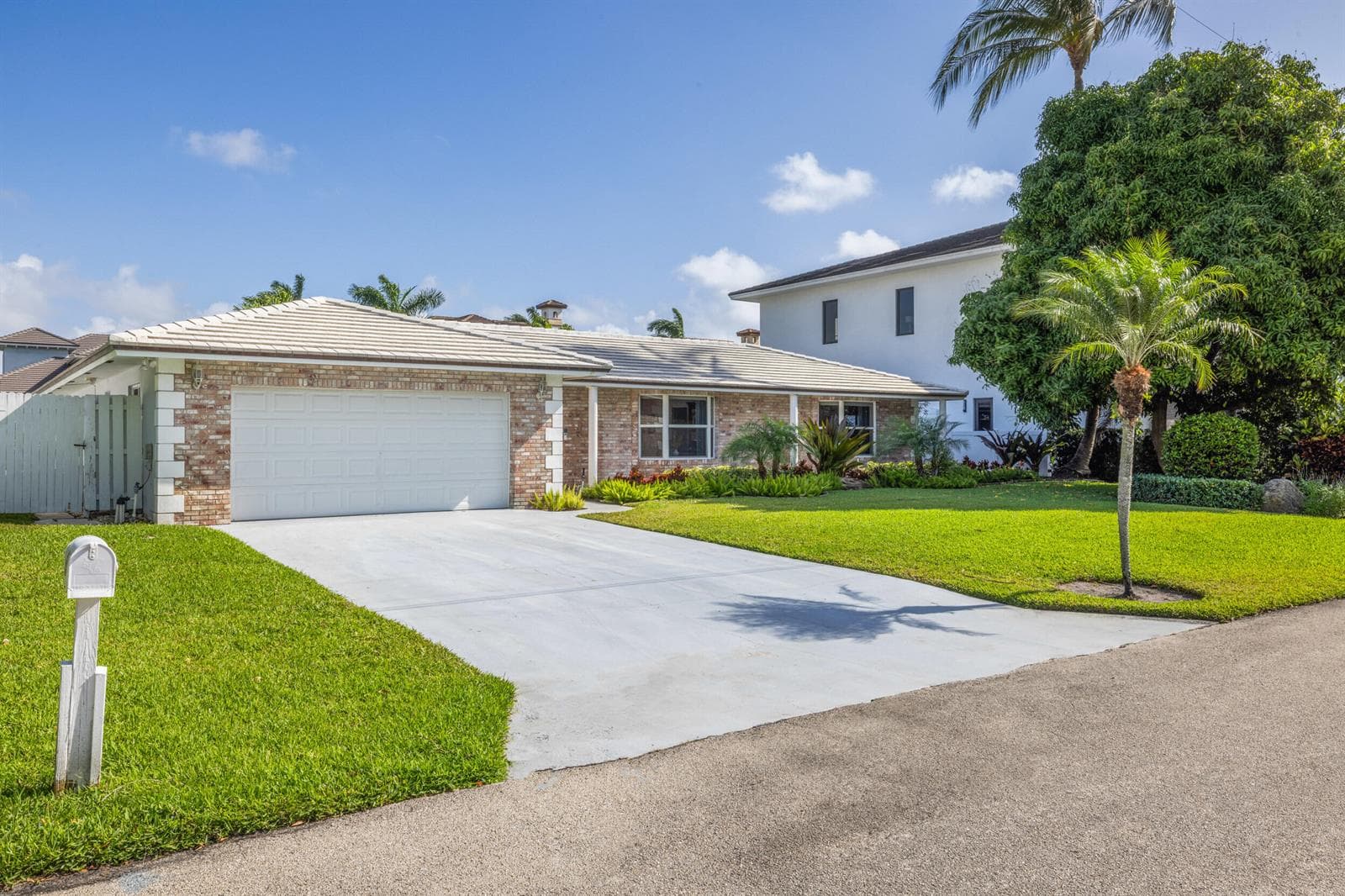 925 Cypress Drive photo 2