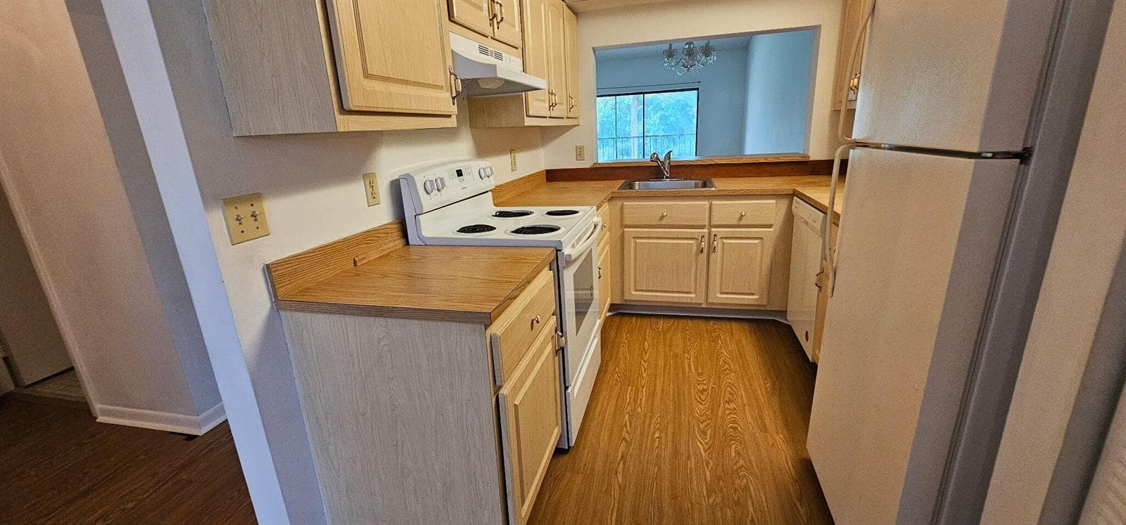 7879 Willow Spring Drive 923 photo 3