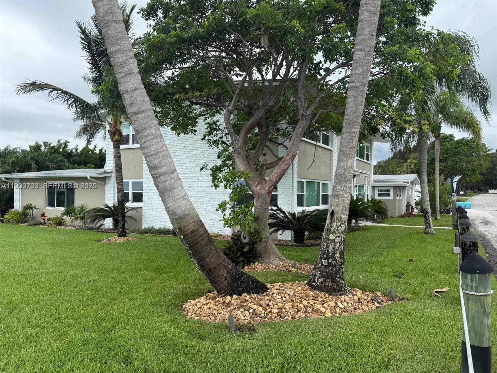 13549 S Indian River Dr photo 2