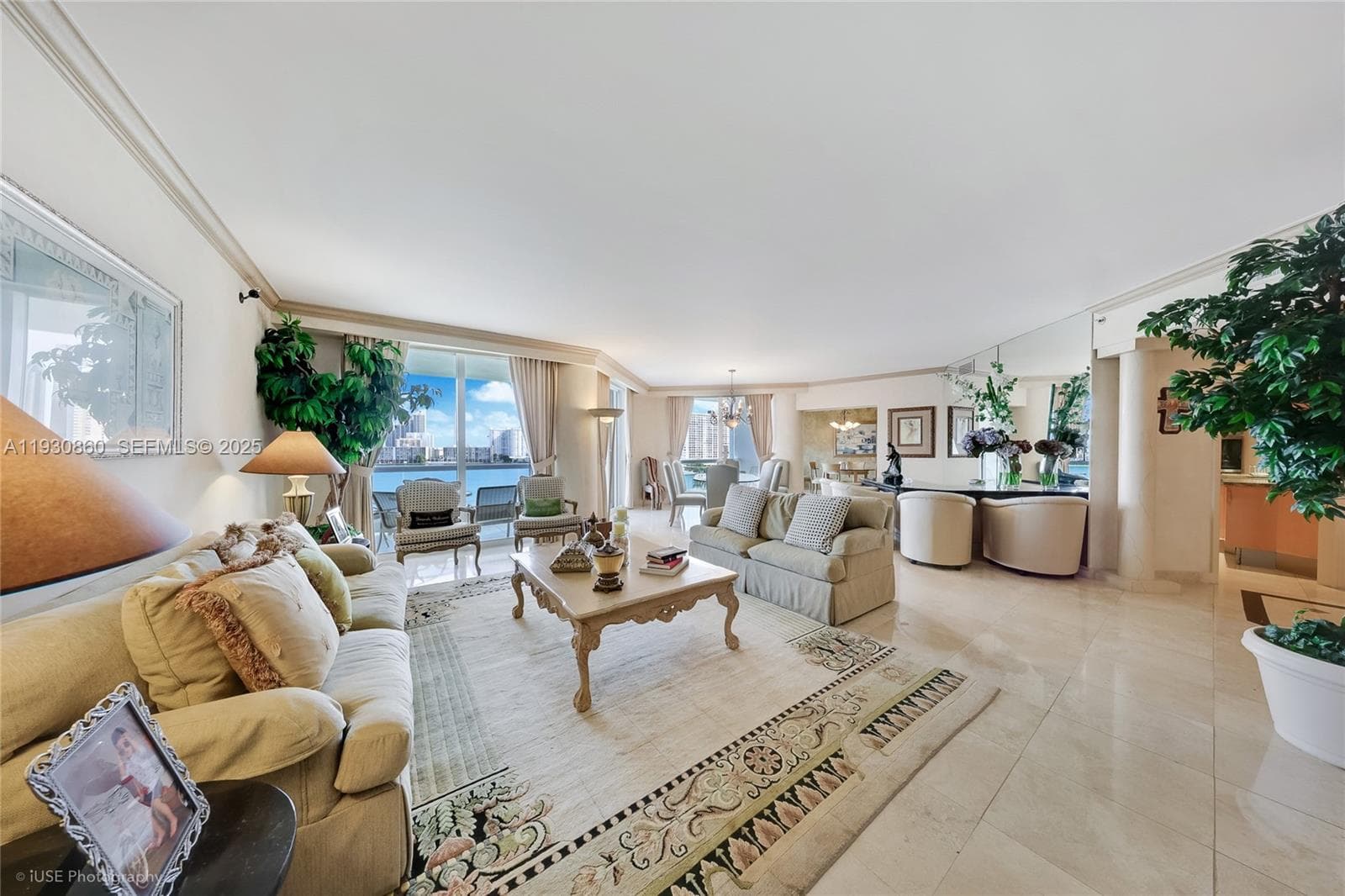 2600 Island Blvd 703 photo 2