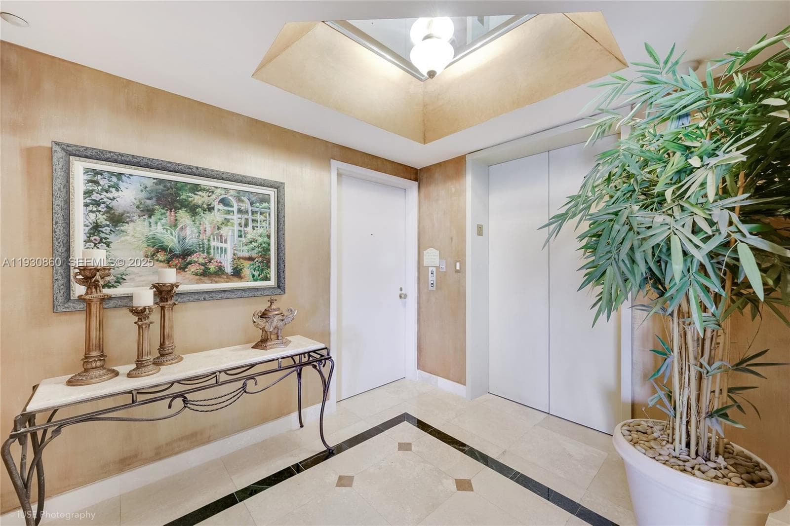 2600 Island Blvd 703 photo 6