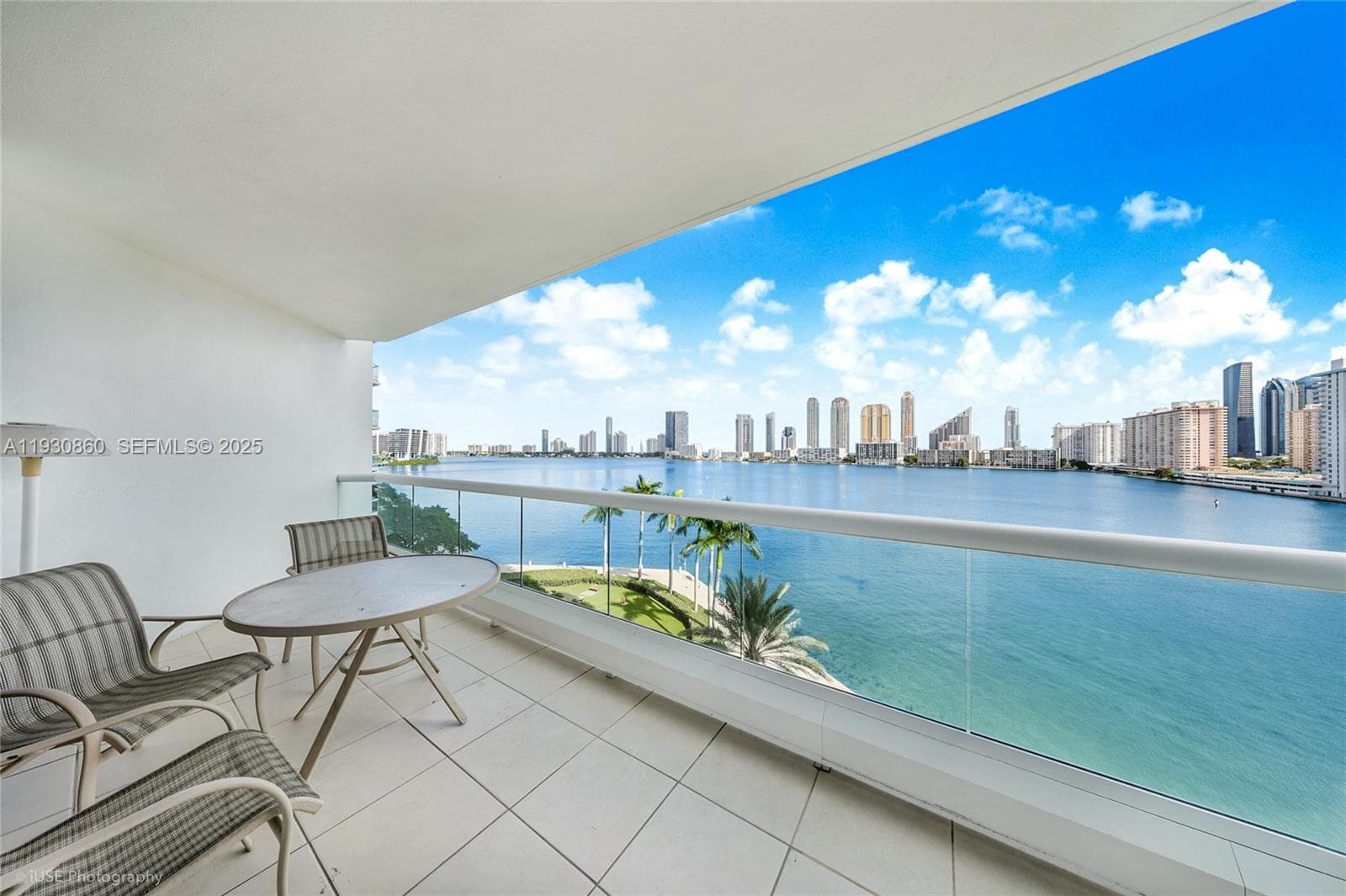 2600 Island Blvd 703 photo 13