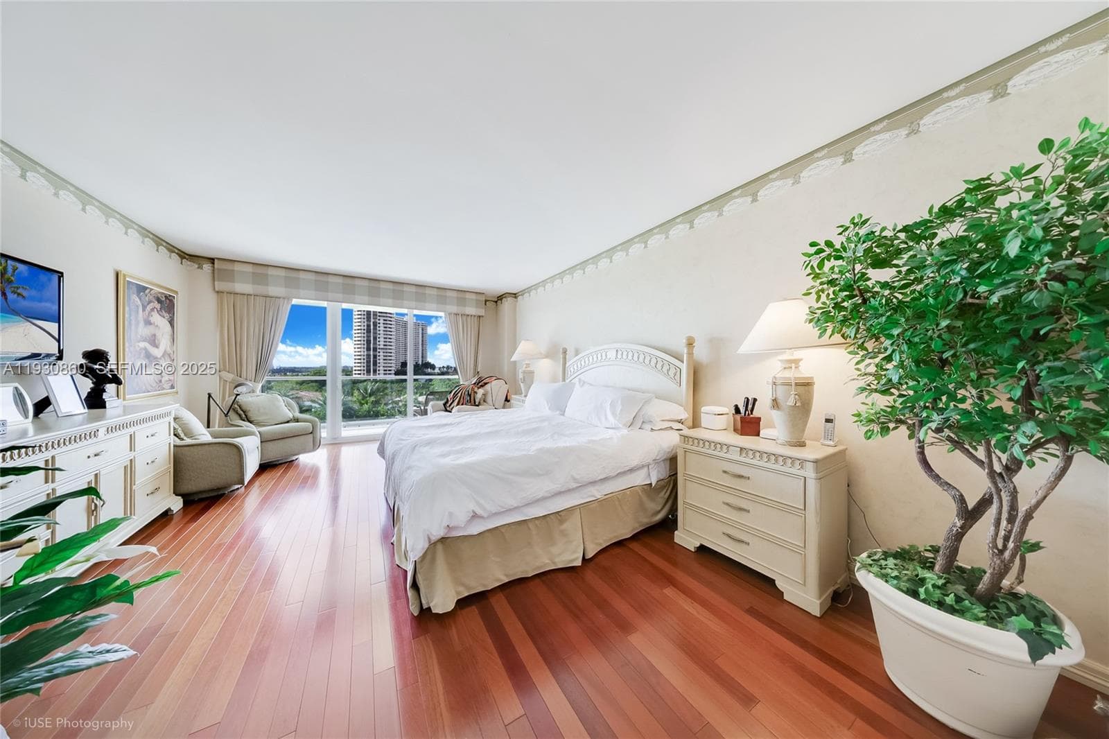 2600 Island Blvd 703 photo 17