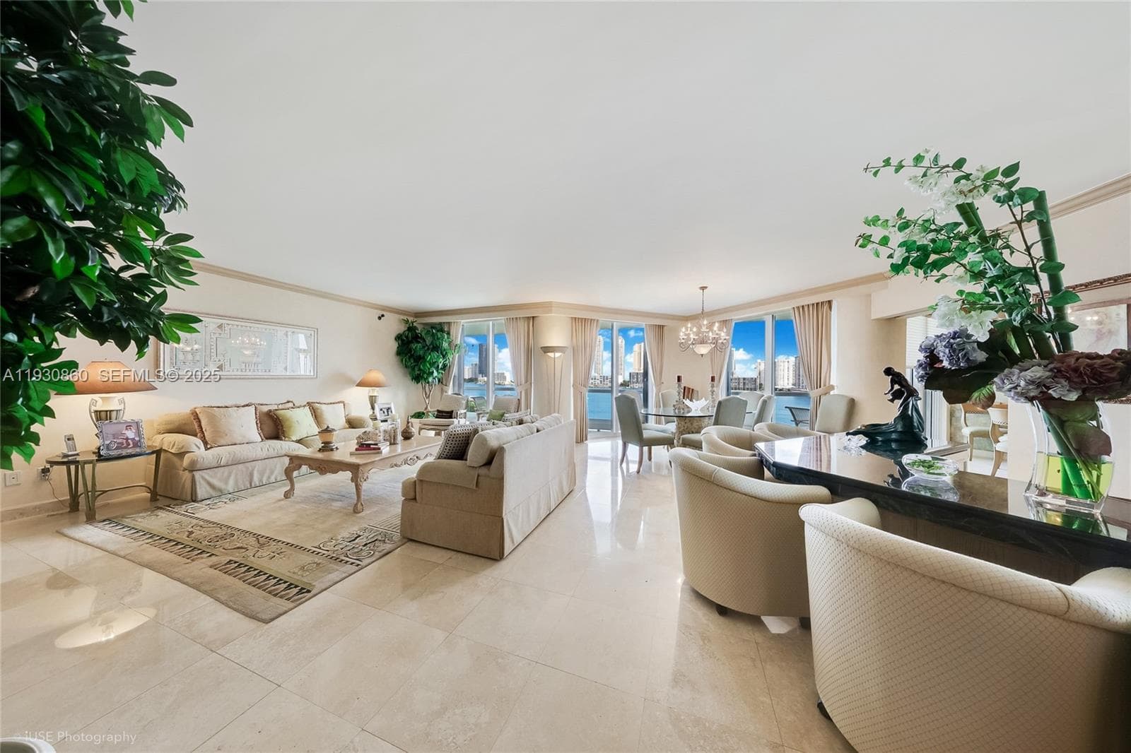 2600 Island Blvd 703 photo 1