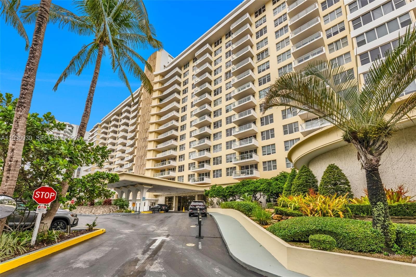 5600 Collins Ave 17W photo 1