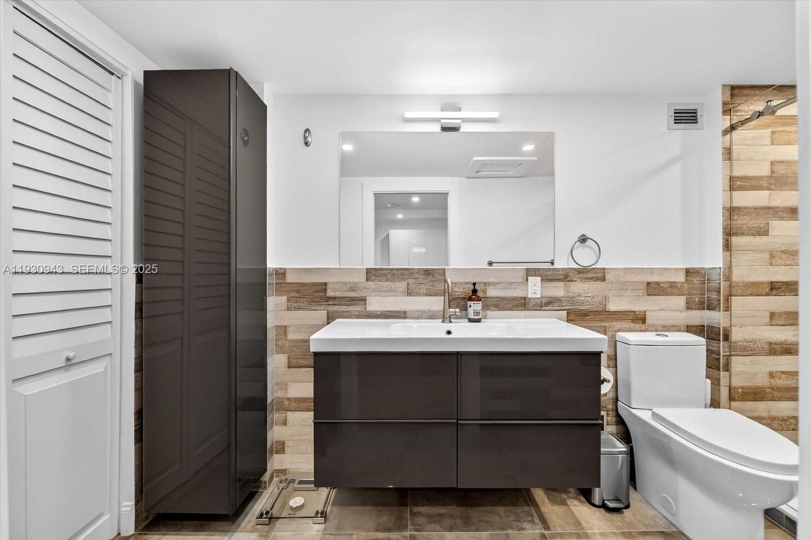 2301 Collins Ave 714 photo 13