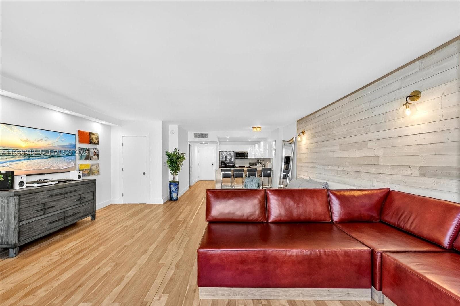 2301 Collins Ave 714 photo 7