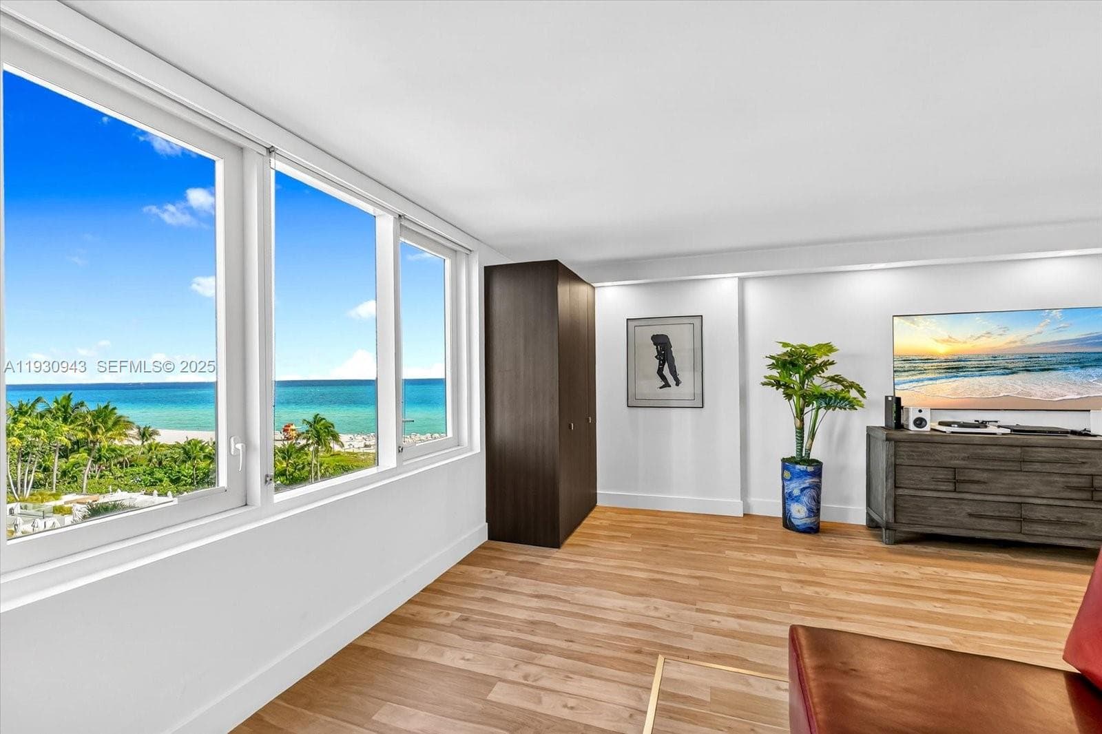 2301 Collins Ave 714 photo 3