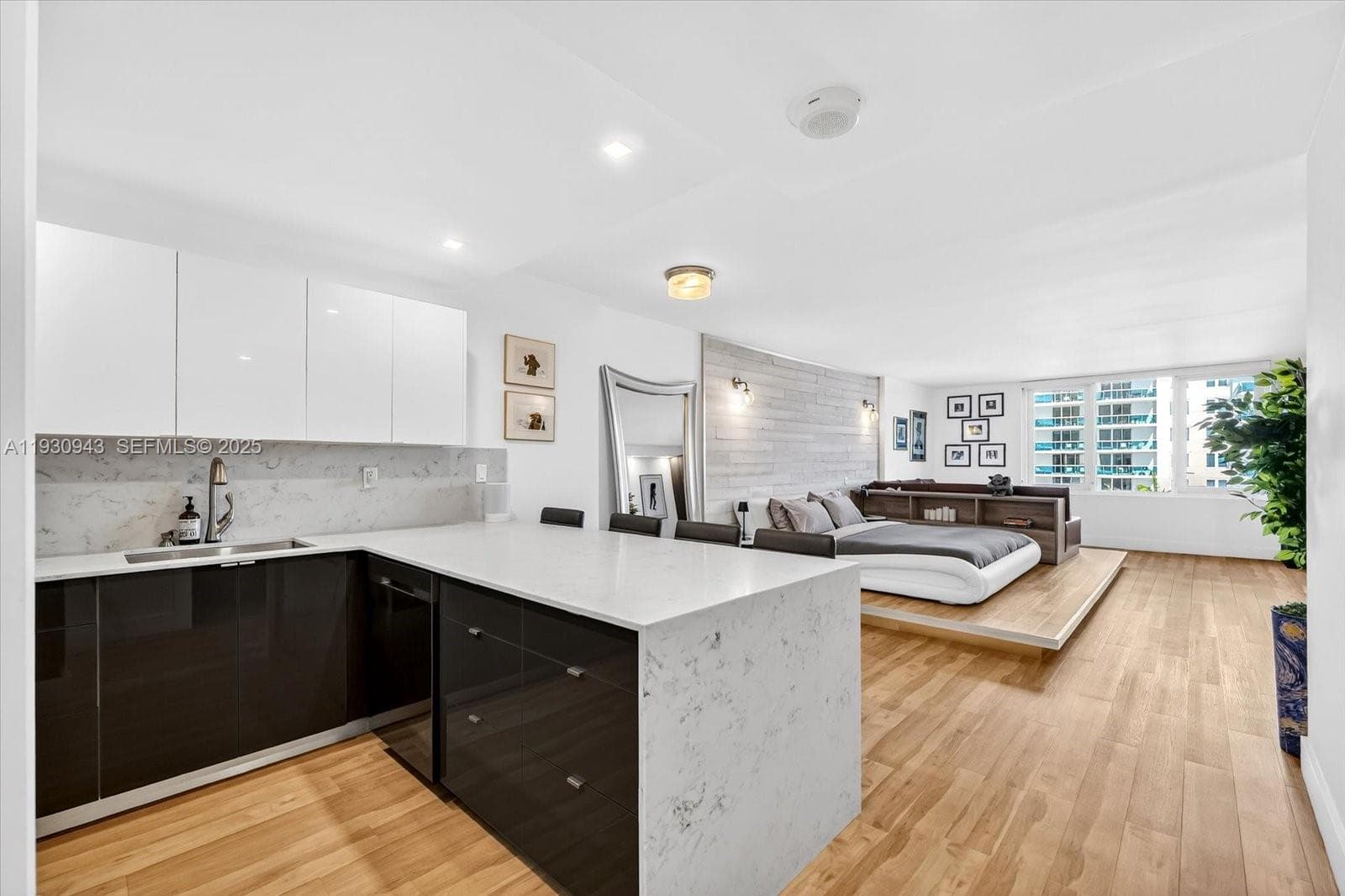 2301 Collins Ave 714 photo 10