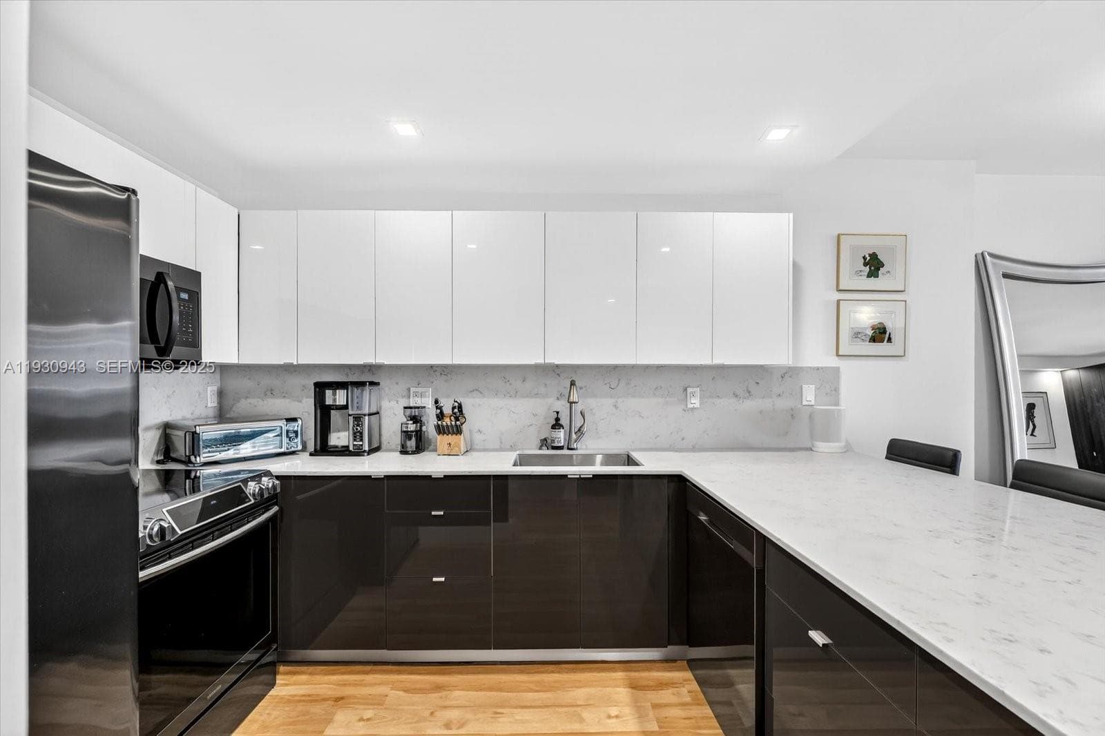2301 Collins Ave 714 photo 8