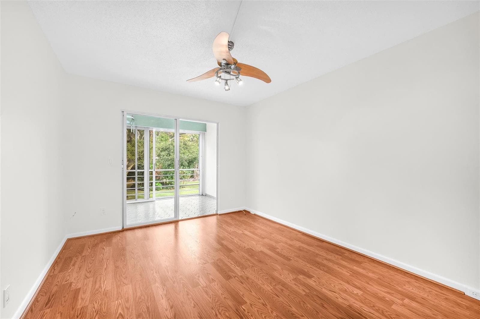 2069 Oakridge F 2069 photo 16
