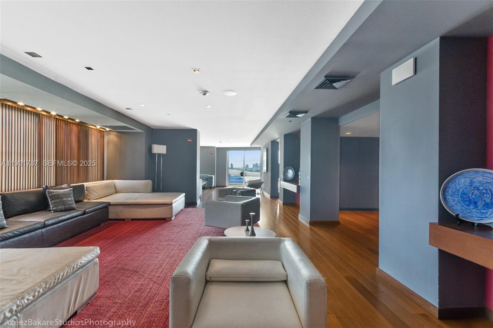 335 S Biscayne Blvd 2710 photo 23