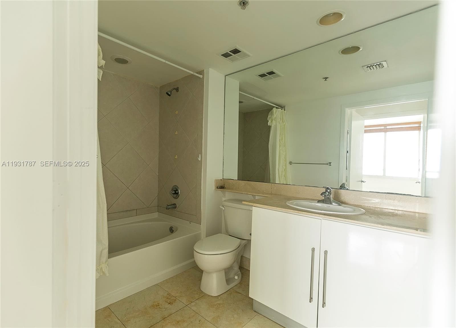 335 S Biscayne Blvd 2710 photo 17