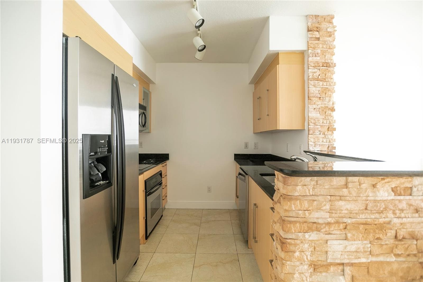 335 S Biscayne Blvd 2710 photo 3