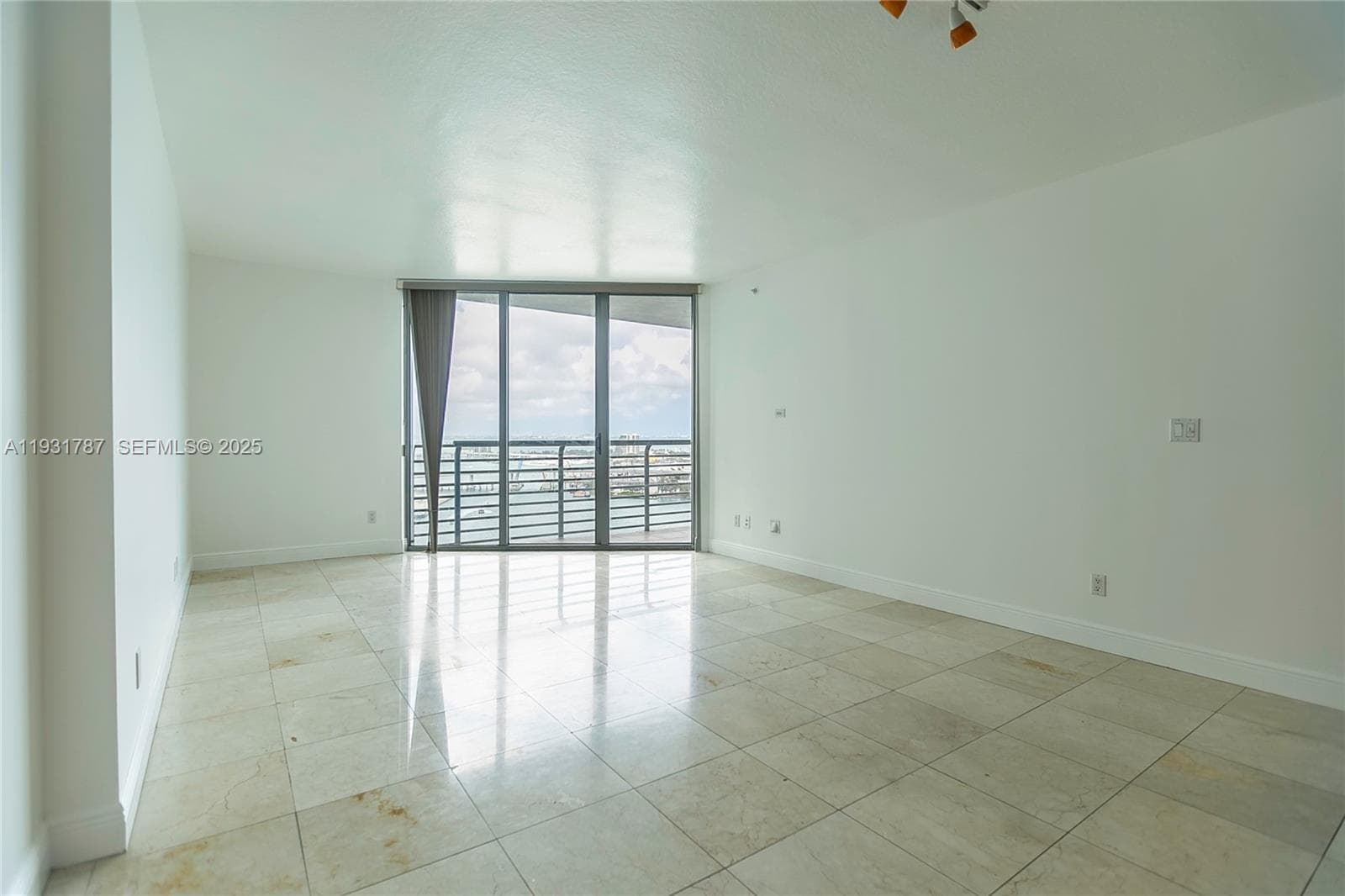 335 S Biscayne Blvd 2710 photo 9