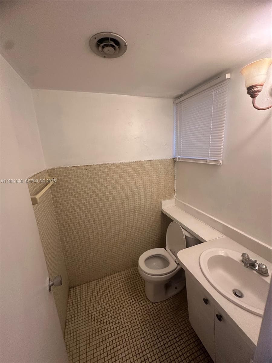 1530 191st St 205 photo 3