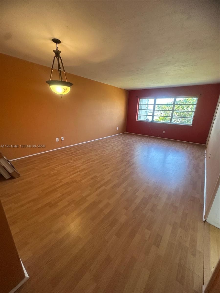1530 191st St 205 photo 4