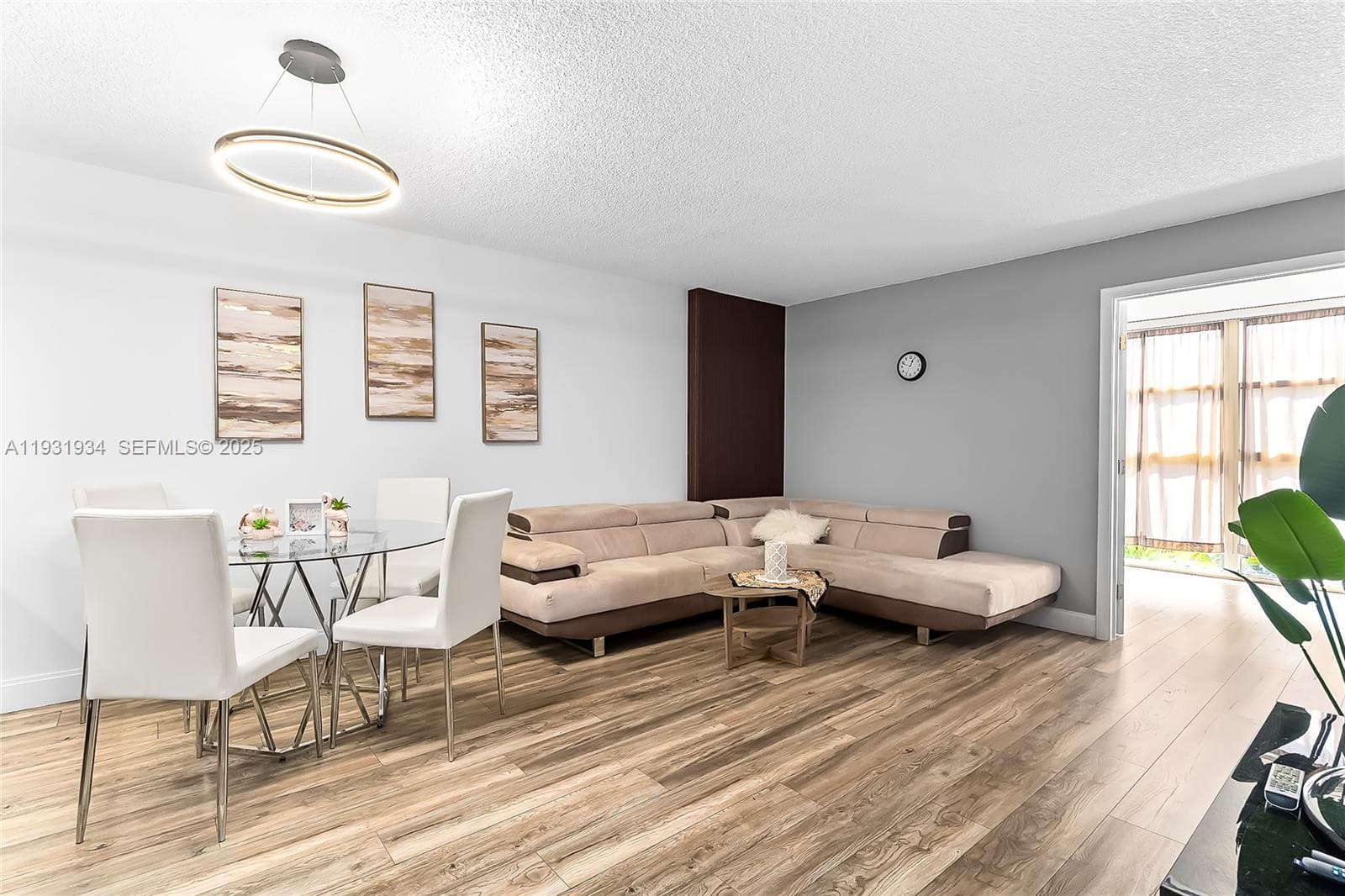 400 Leslie Dr 305 photo 6