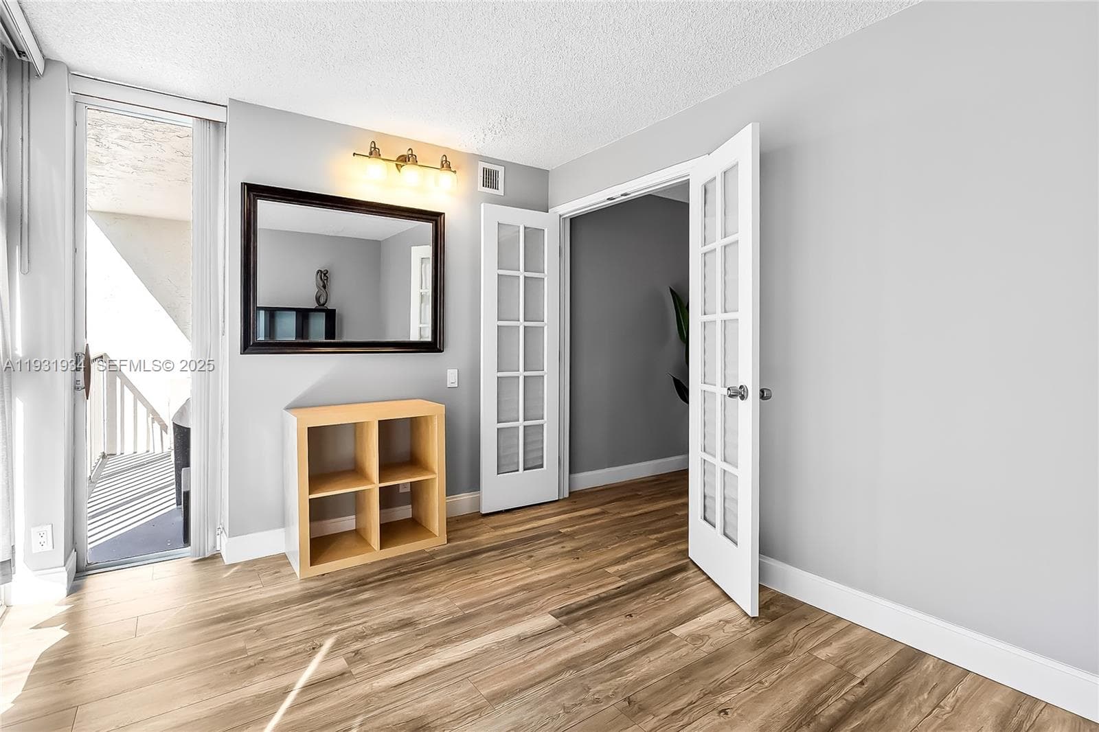 400 Leslie Dr 305 photo 10