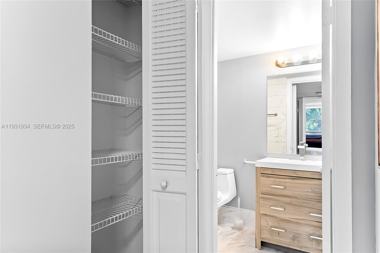 400 Leslie Dr 305 photo 15