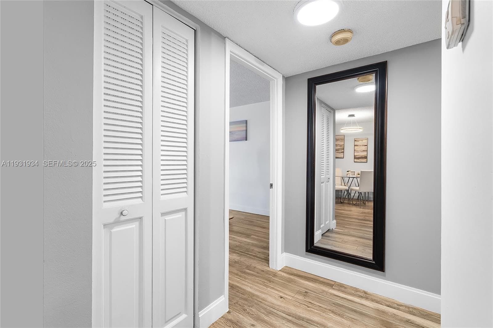 400 Leslie Dr 305 photo 8