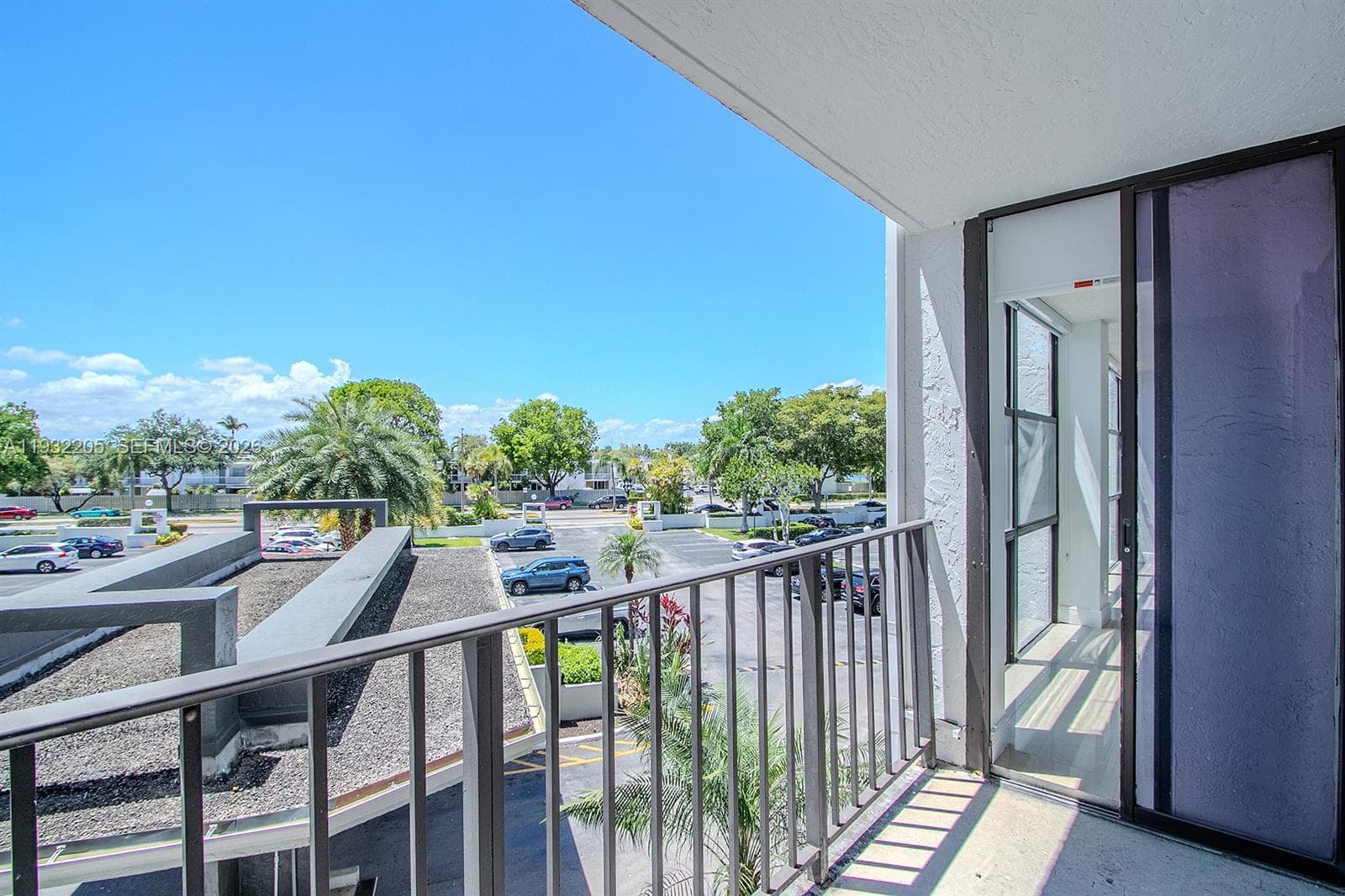 1000 Parkview Dr 301 photo 23