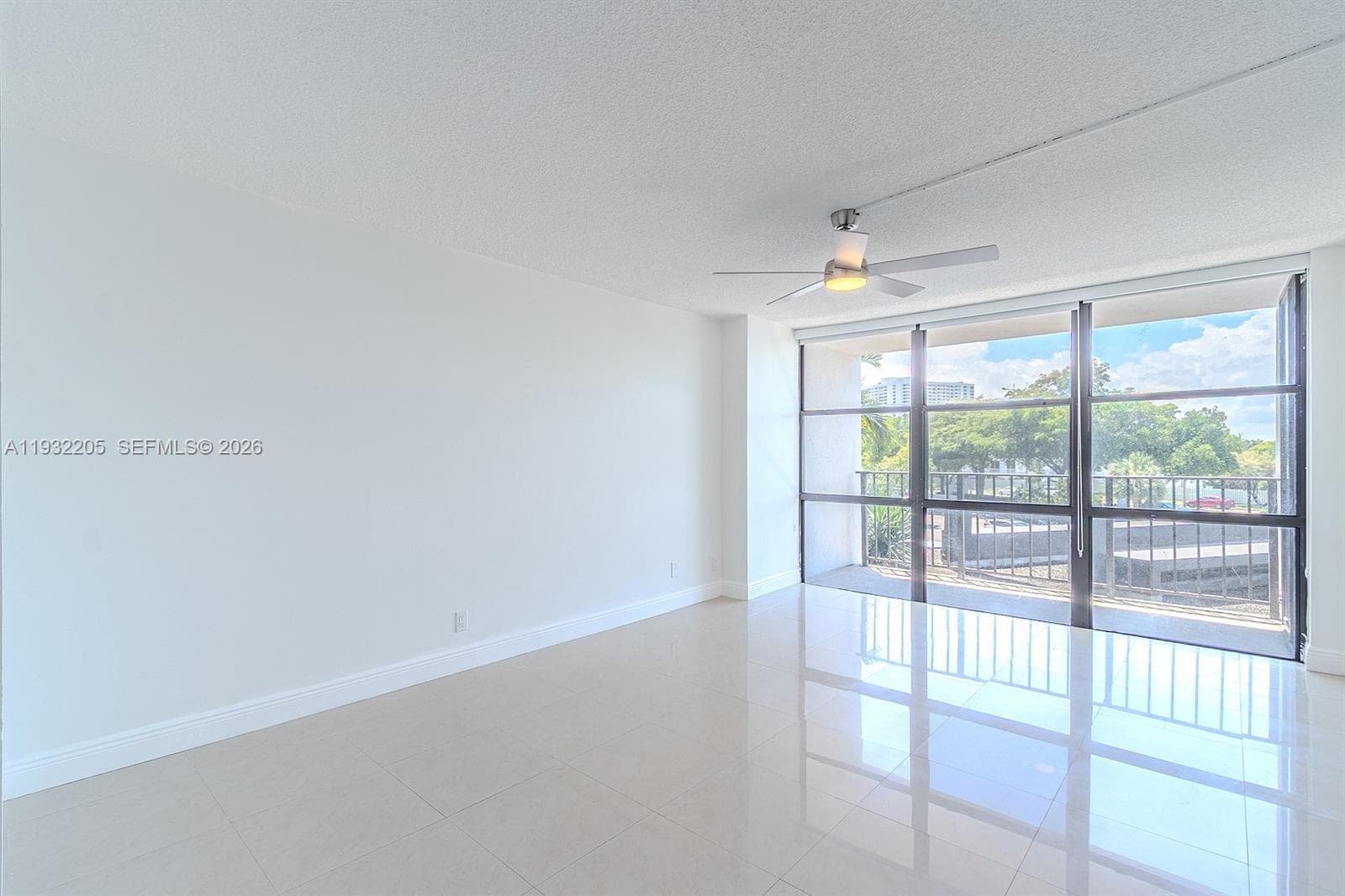 1000 Parkview Dr 301 photo 17