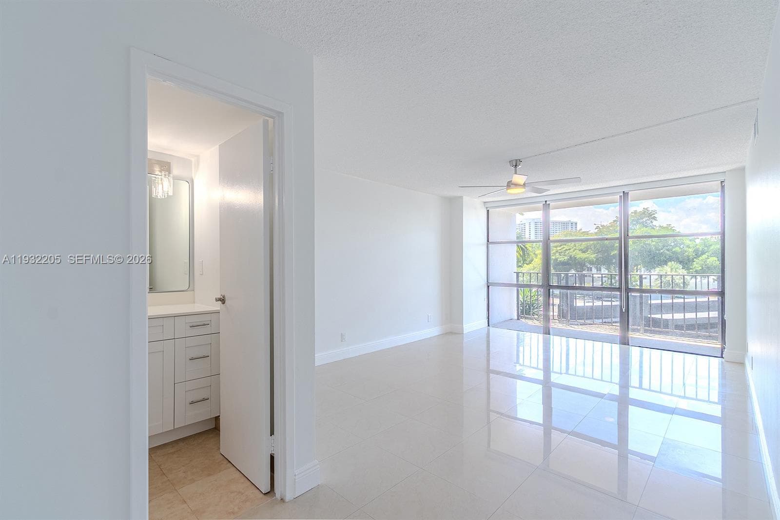 1000 Parkview Dr 301 photo 16